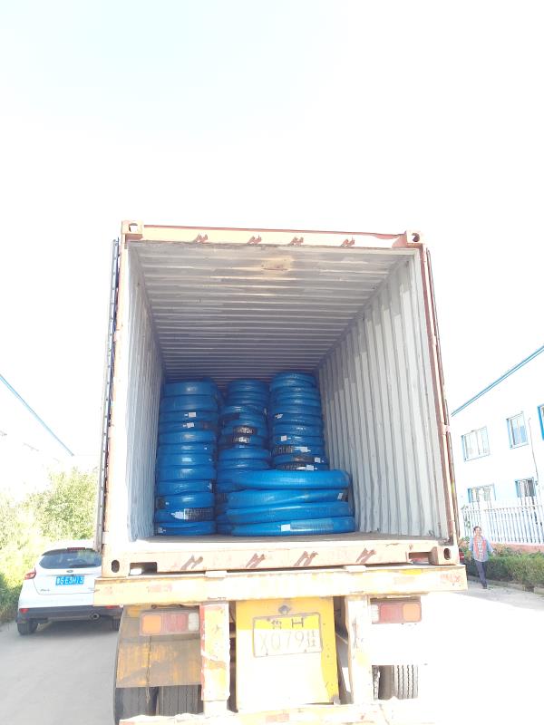 The cold - resistant hydraulic hose sent to Russia has been loaded